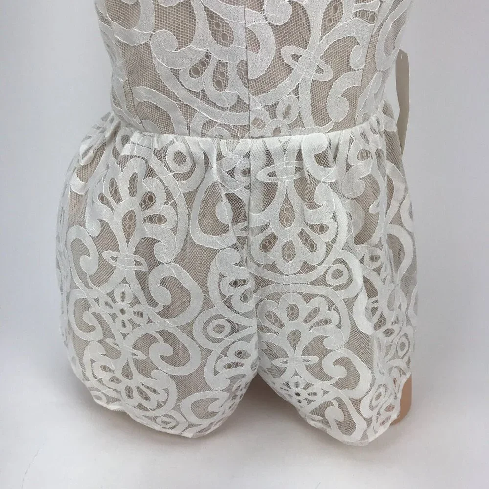 NWT TOBI White Embroidered Lace Romper Criss Cross Lace Up Shorts One Piece SZ M - Picture 3 of 9